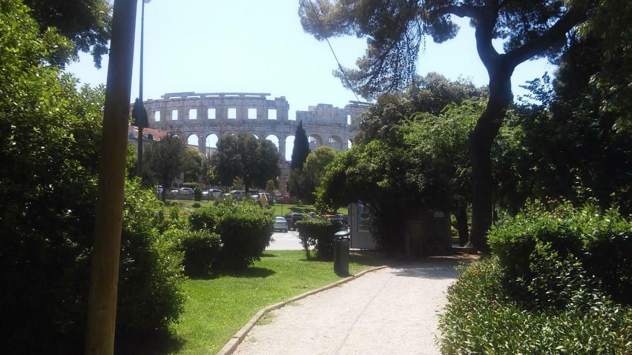 Colosseum Apartment Пула Экстерьер фото